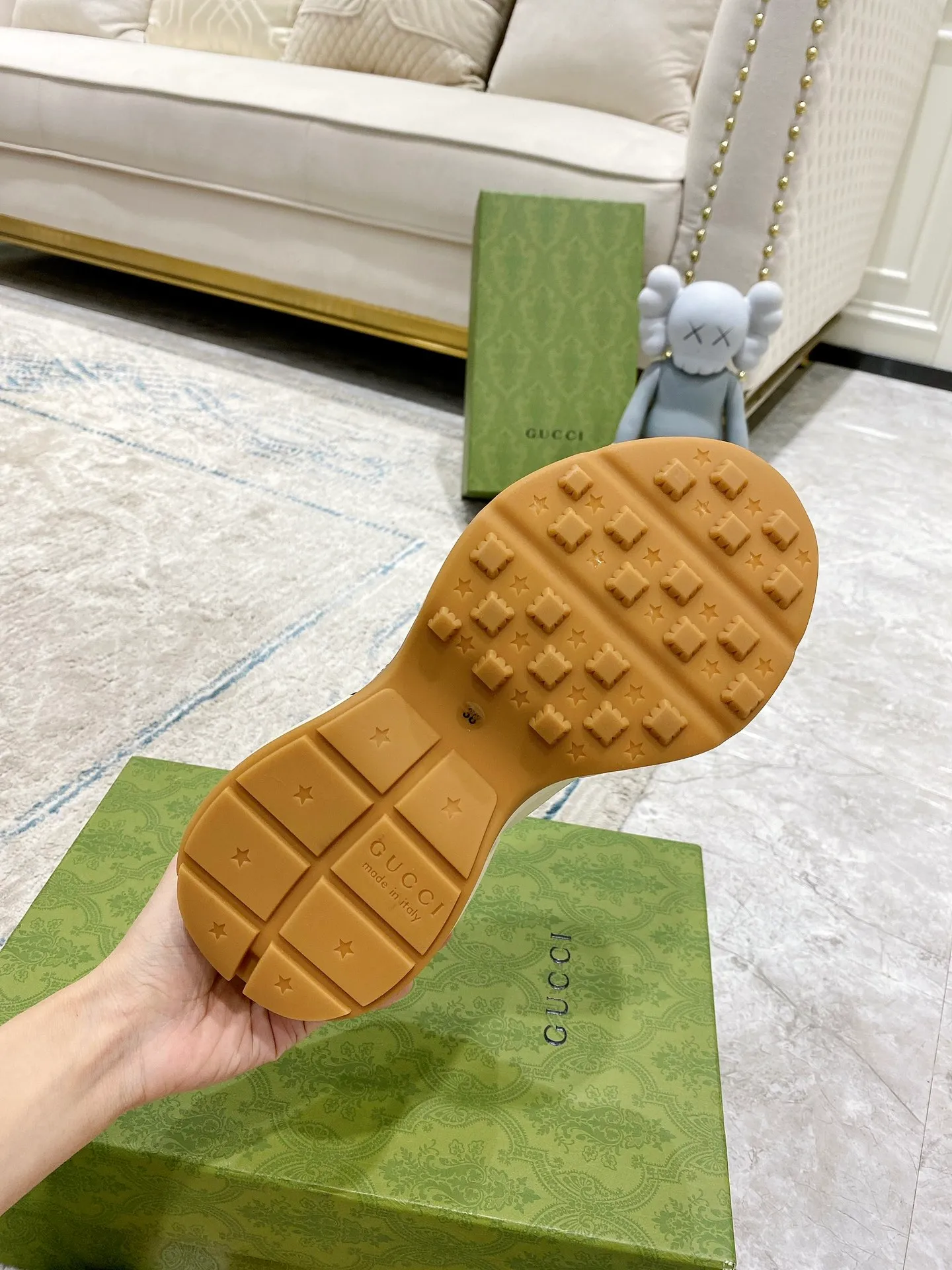 👟👟Ex-factory price 480👟👟 Women's shoes, women's clothing GUCCI Gucci dad shoes. The original disassembly took more than 3 months to develop 1:1. The version has been upgraded again, with chips, packaging, imported cowhide, and all made with computerized cars. Couple 👫 style 🔜Versatile in all seasons 🔜 Fashion 🔜 Personality 🔜 Different 🔵More than 20 layouts in the full series, welcome to consult pictures Outsole: The latest original development T👟👟Ex-factory price U vacuum Upper: Imported cowhide🐮 Lining: Original A mixed sheepskin🐏 Feet: Original A grade mixed sheepskin 💯Full set of packaging Medium and low belt LOGO code number: Women's code 35-40 Men's code 38-45 (38 45 customized